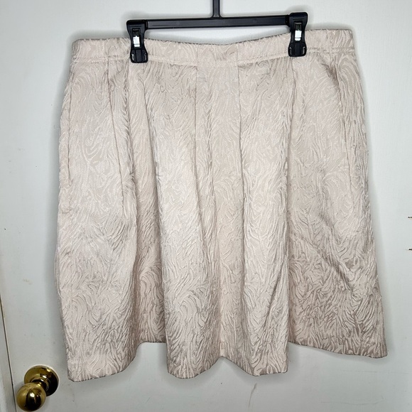 H&M Textured Jacquard A-Line Skirt Cream White Size 10 Elegant - Picture 1 of 6